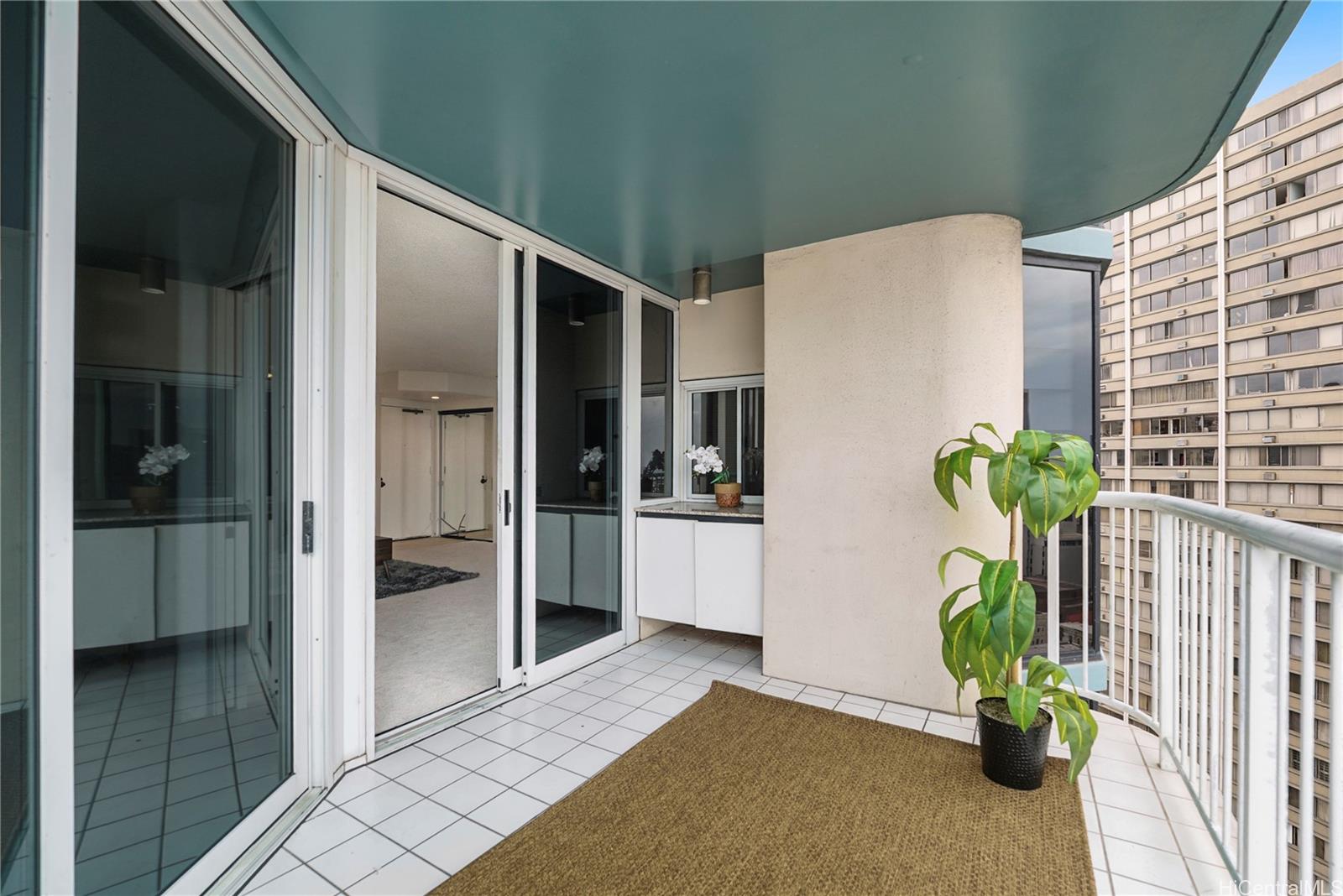1212 Nuuanu Avenue 2402