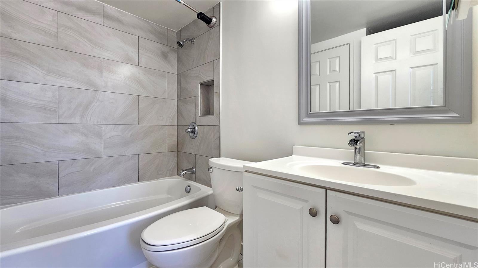 2100 Date Street  Unit 407