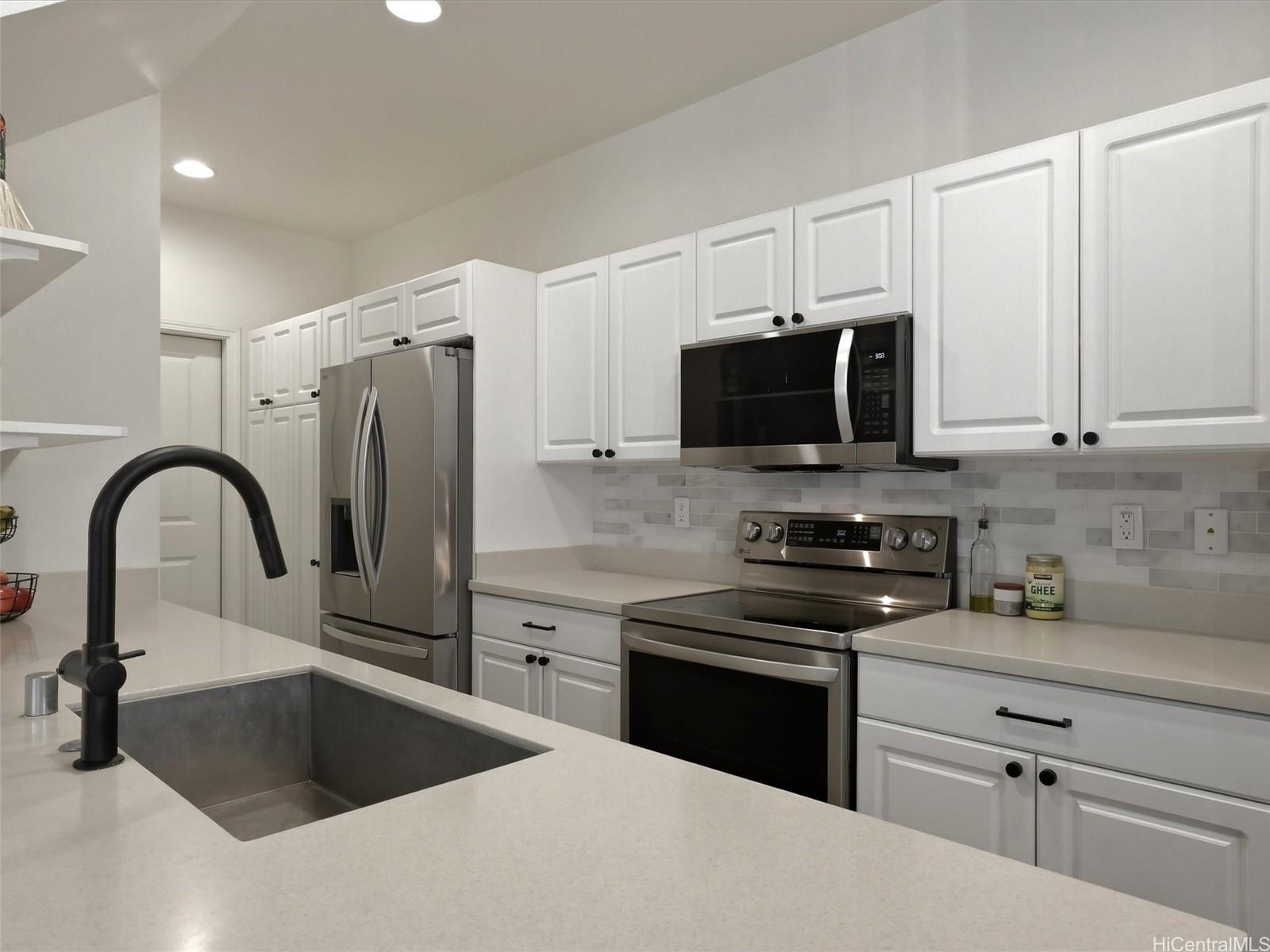 91-6221 Kapolei Parkway  Unit 430