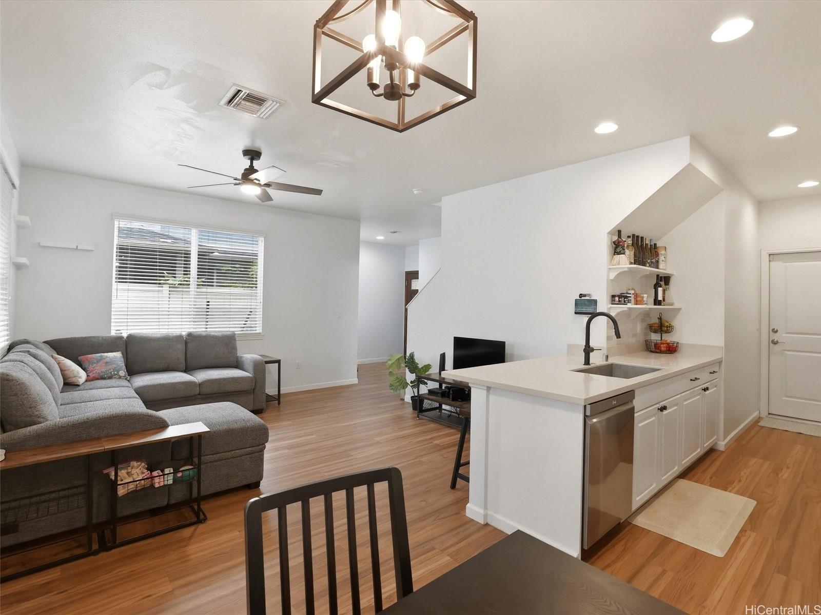 91-6221 Kapolei Parkway  Unit 430