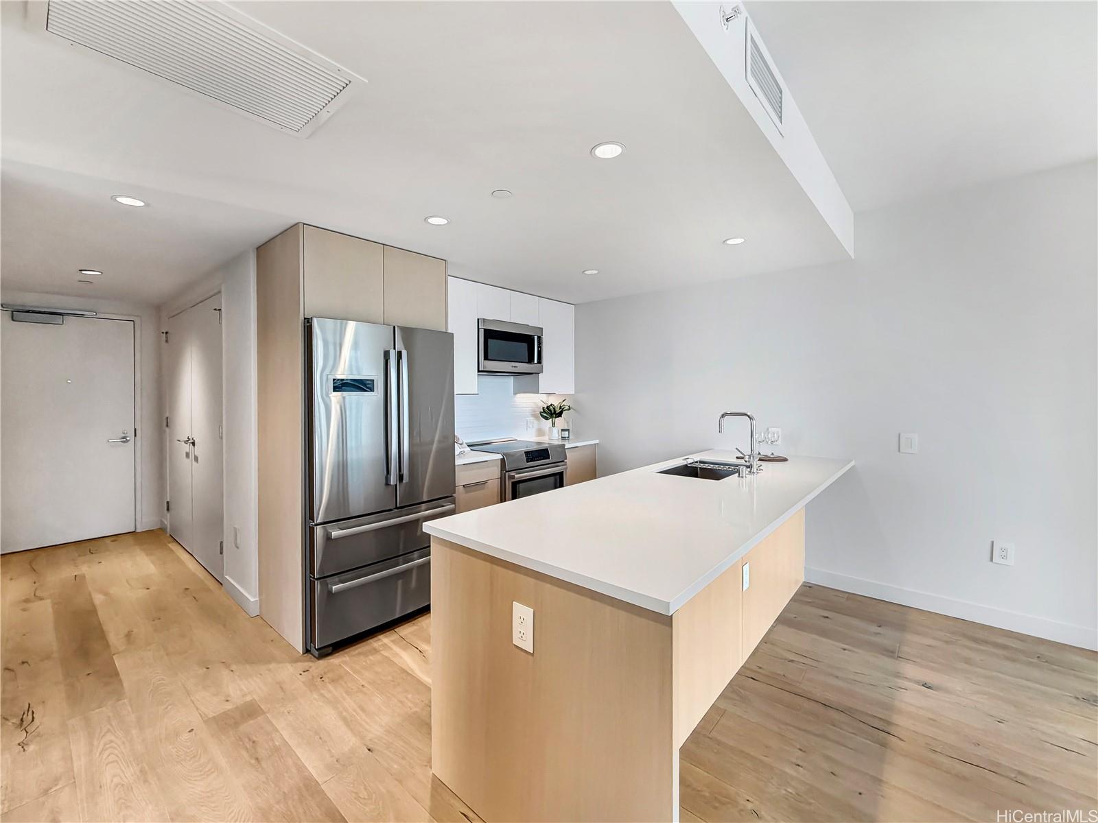 1001 Queen Street 2015