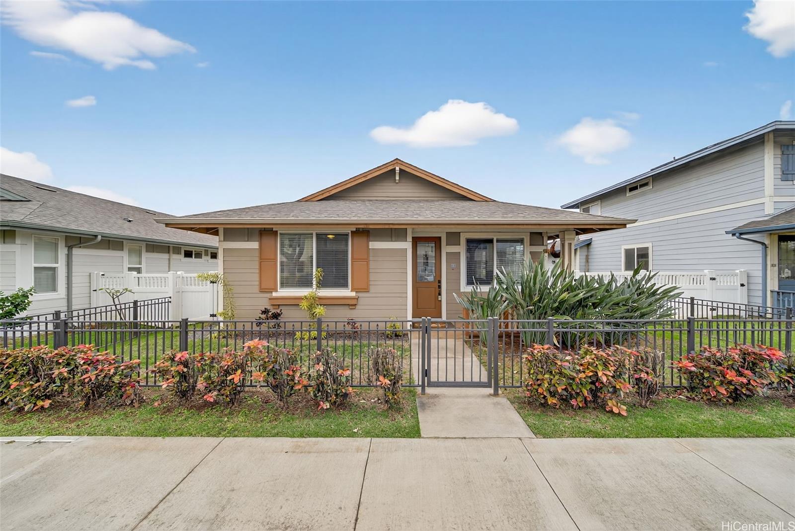 460 Kamaaha Avenue 5