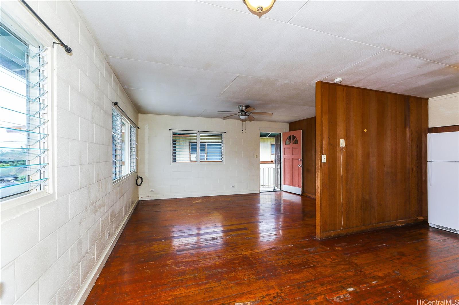 Photo 11 of 25
