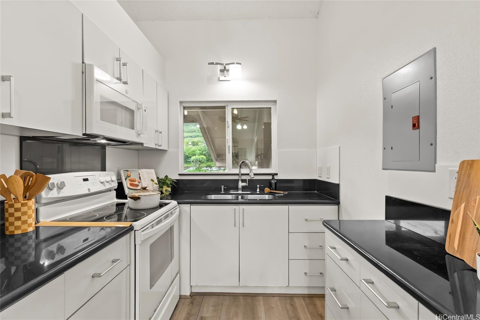98-607 Kilinoe Street  Unit 8B2