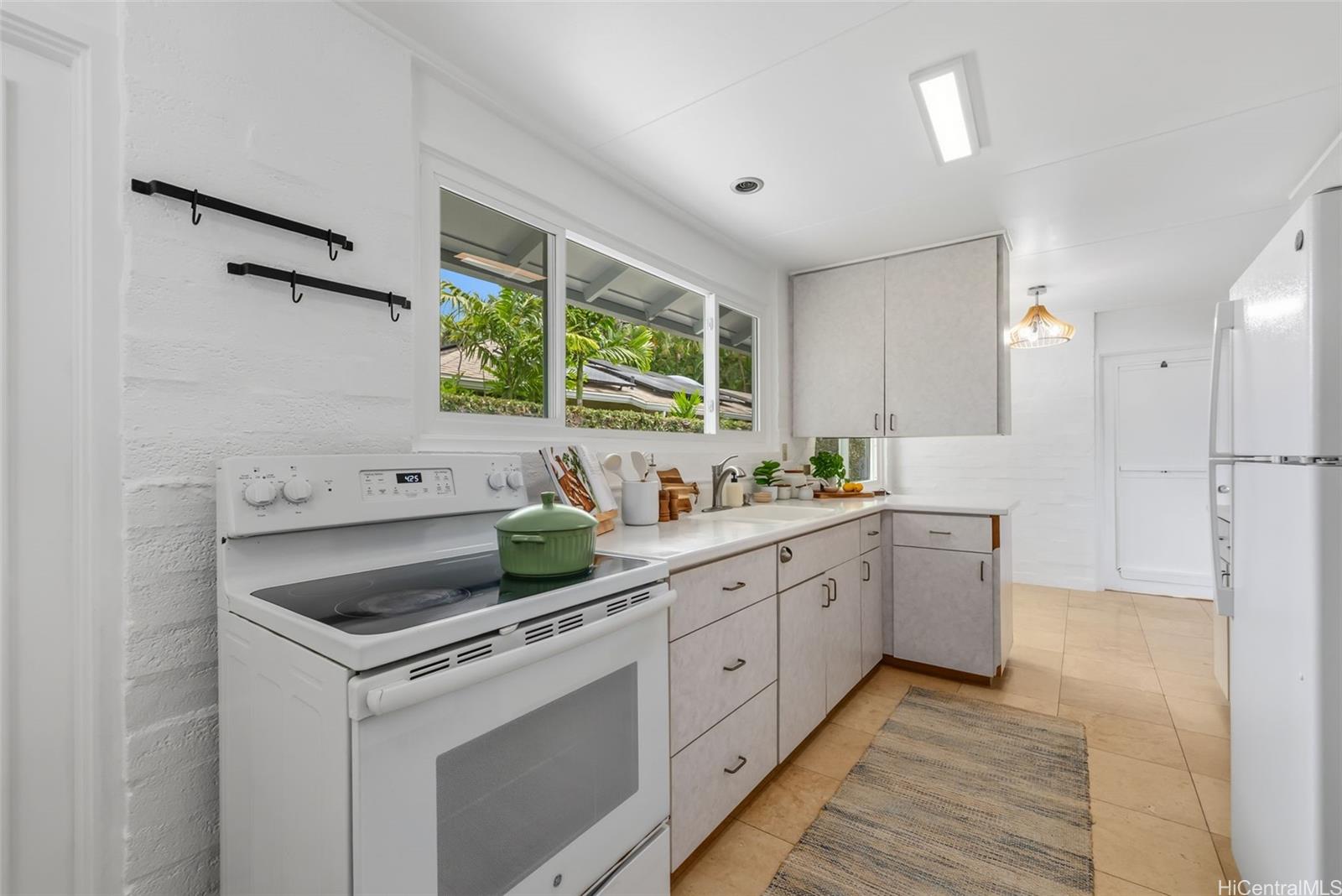 1081 Makaiwa Street