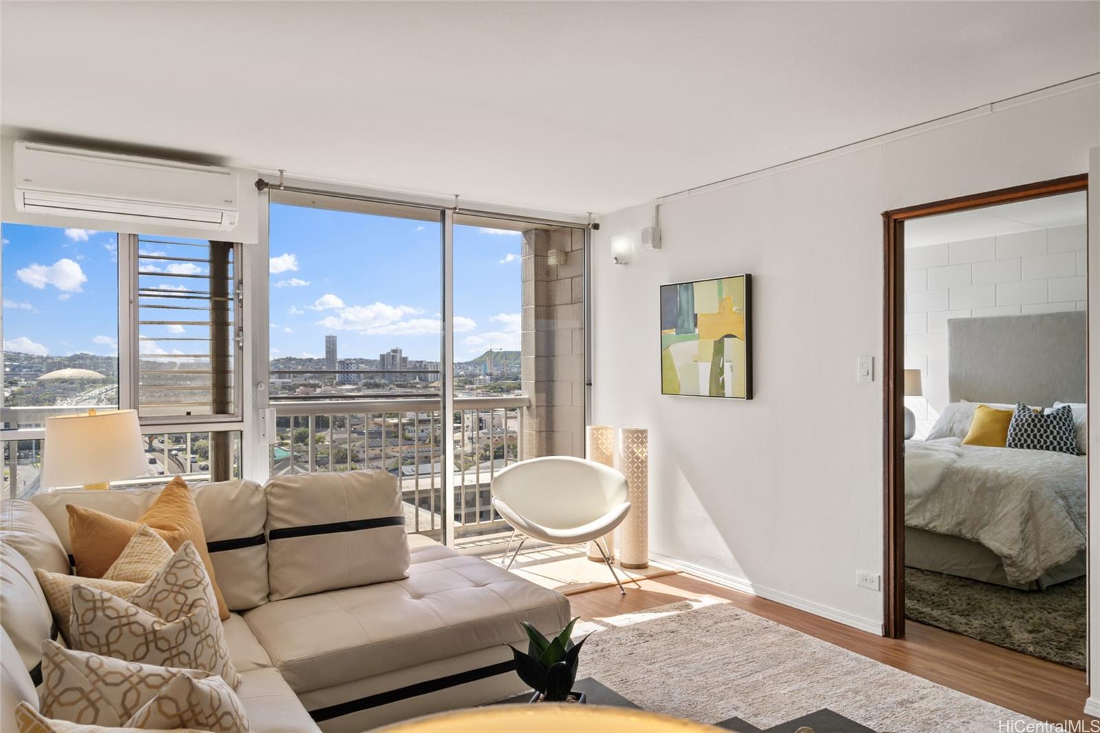 1320 Alexander Street  Unit 901