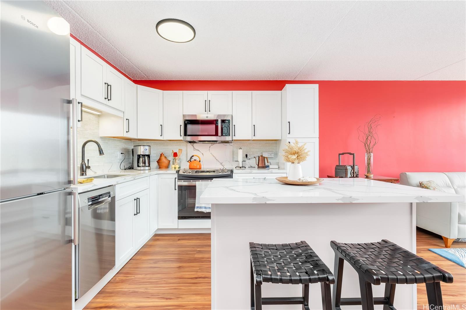 411 Hobron Lane 2202