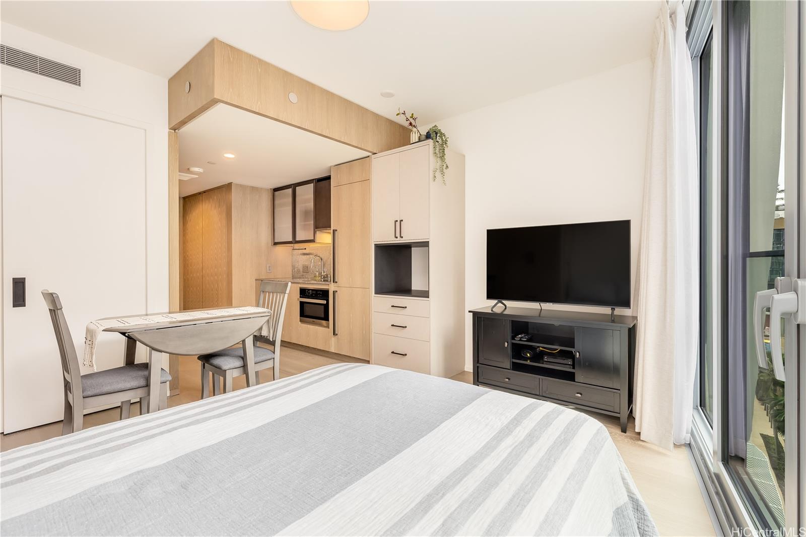 1000 Auahi Street 527