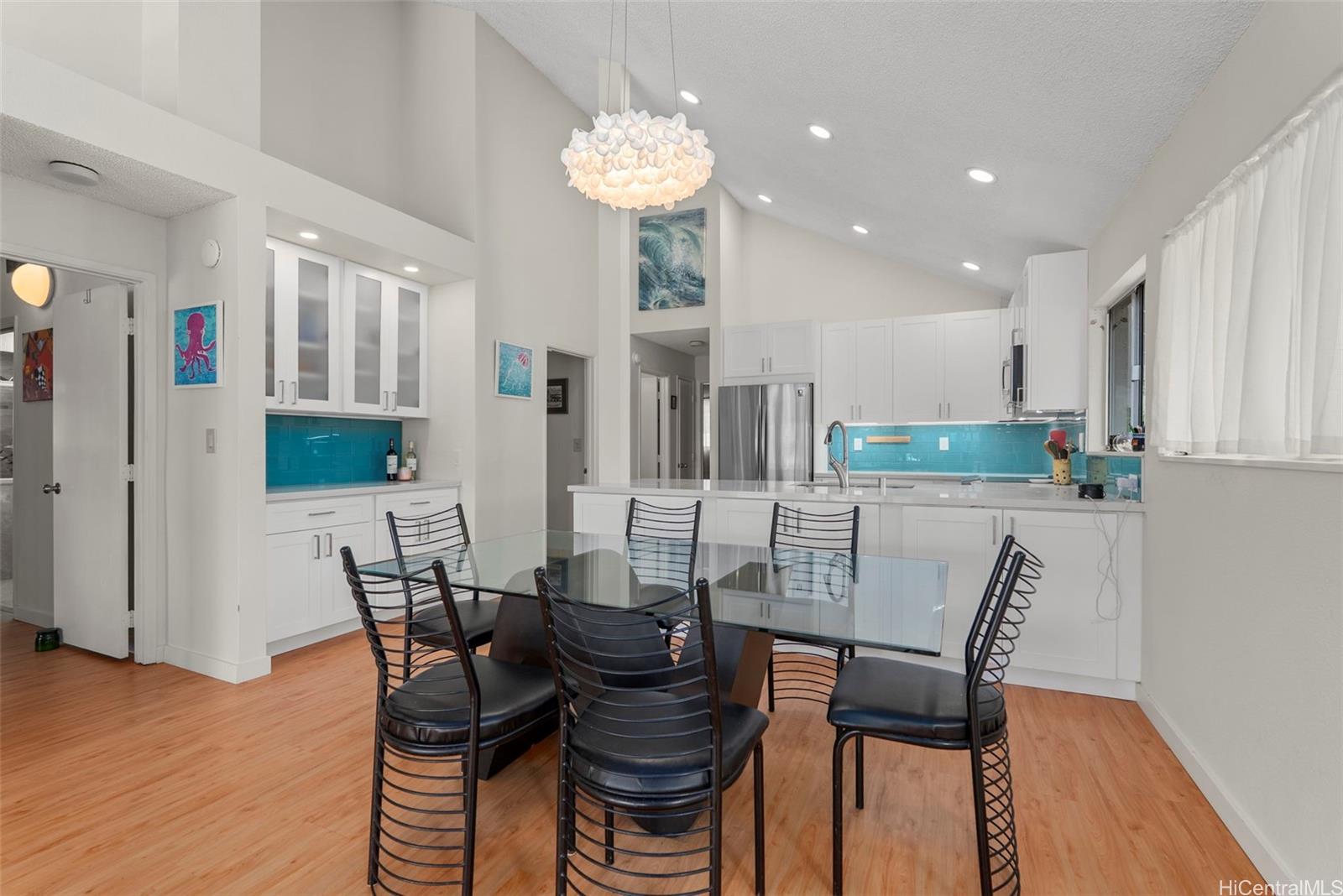 Photo 12 of 25