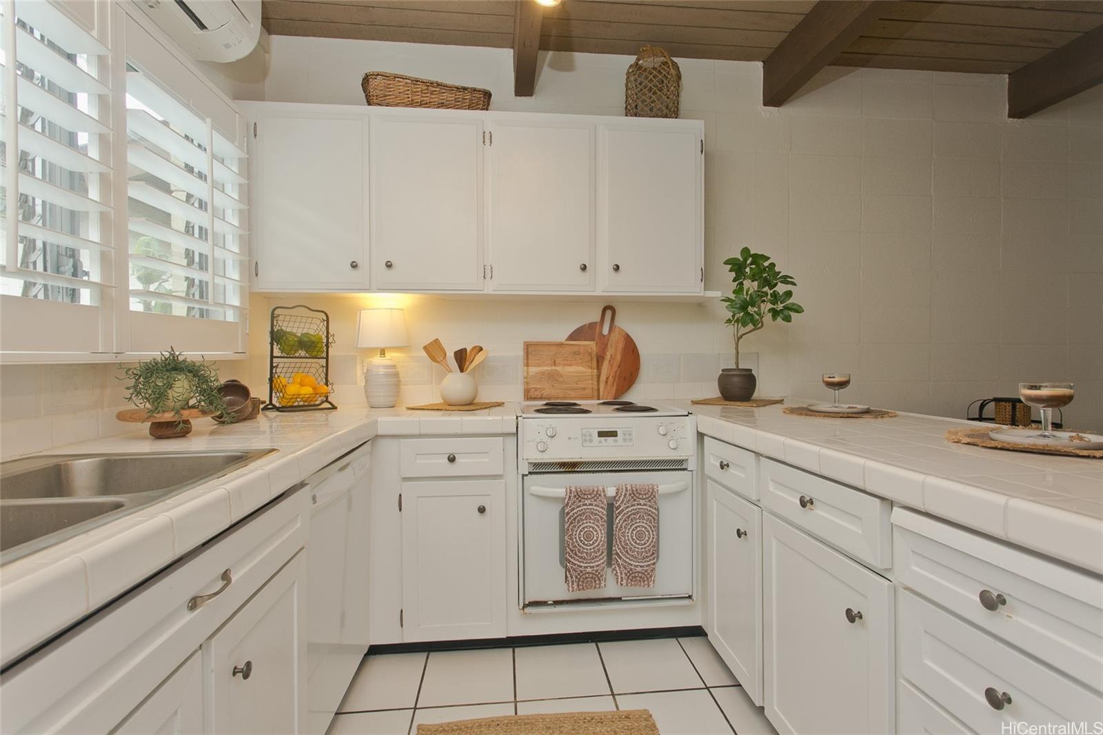 4882 Kilauea Avenue  Unit 2