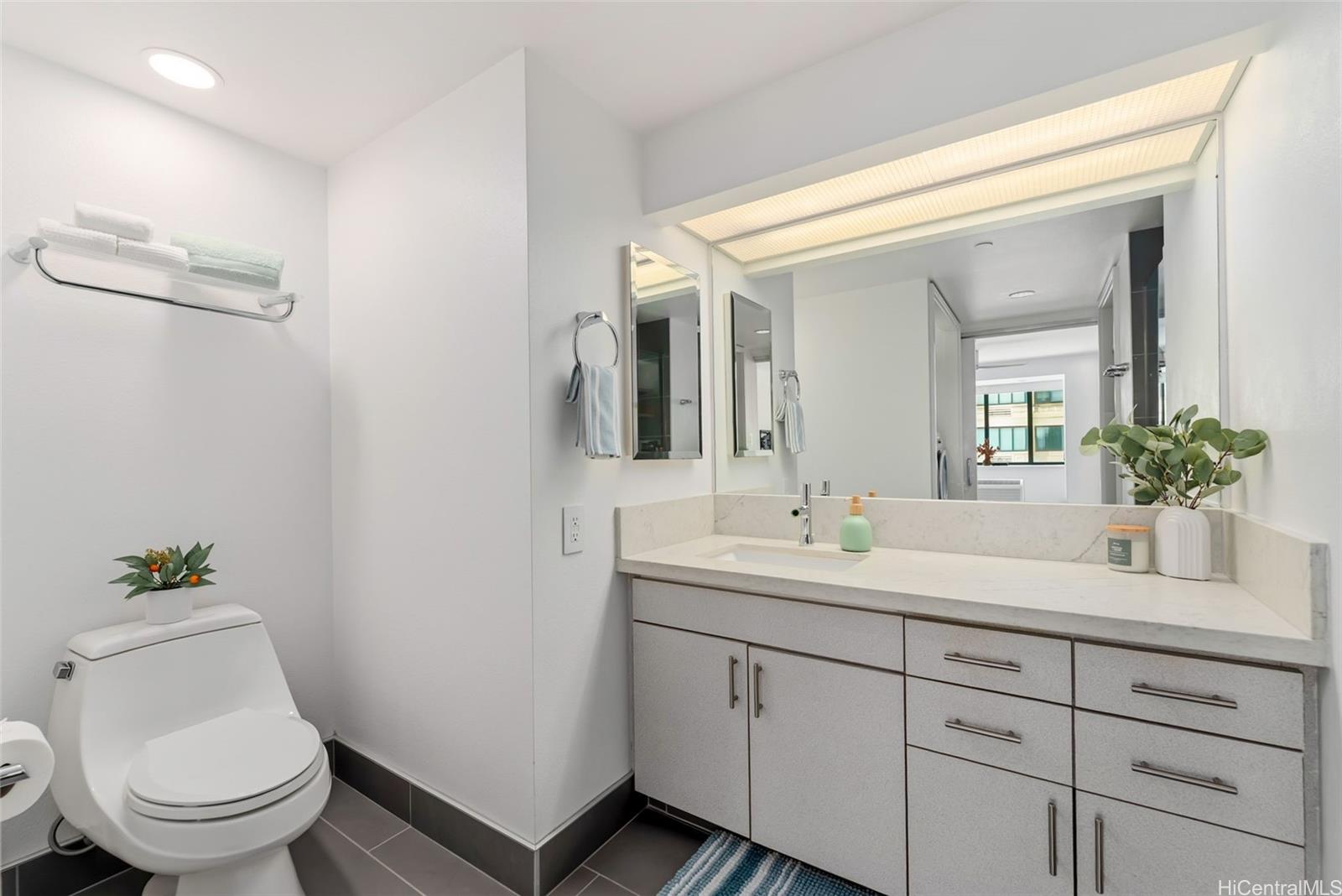 545 Queen Street  Unit 543