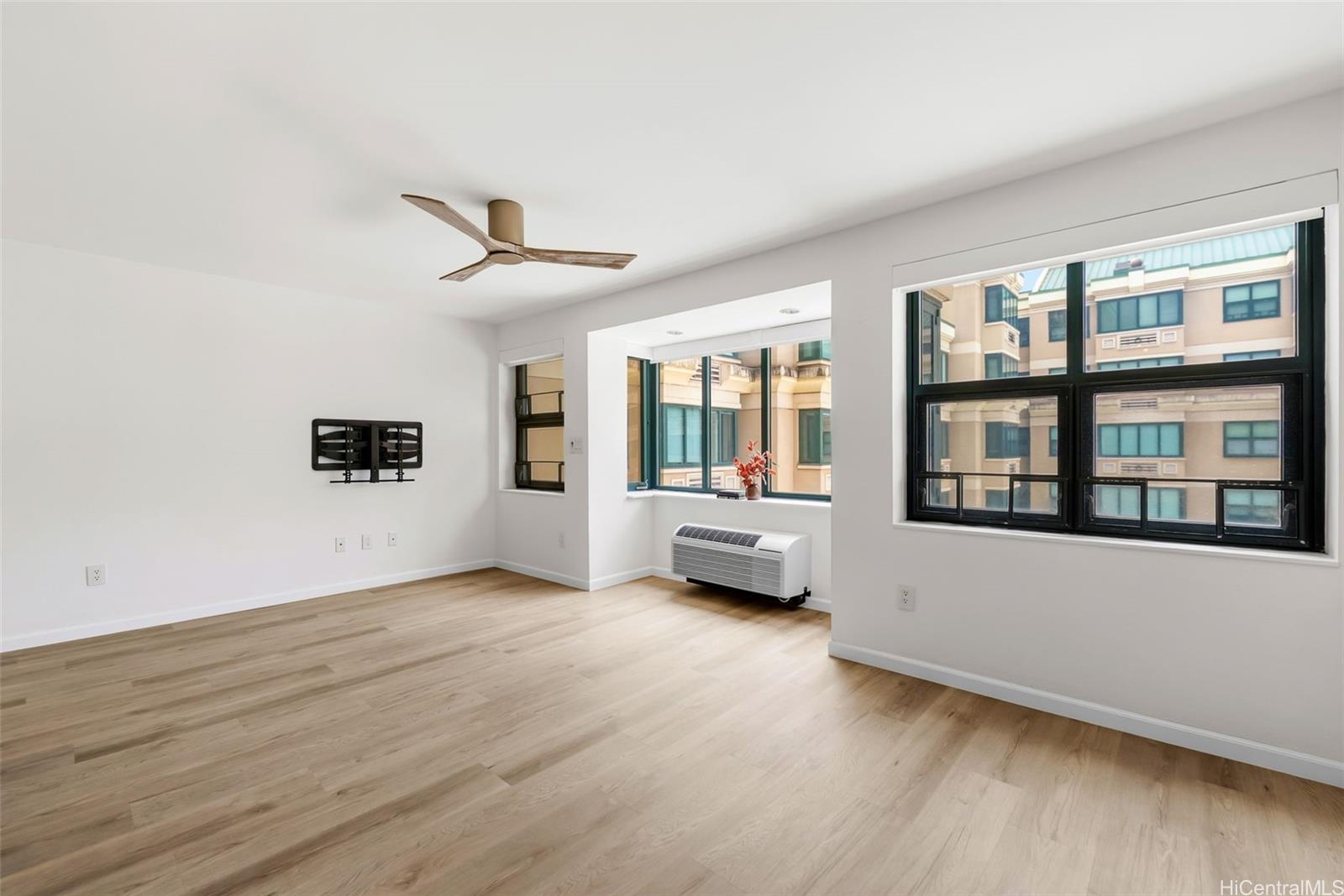 545 Queen Street  Unit 543