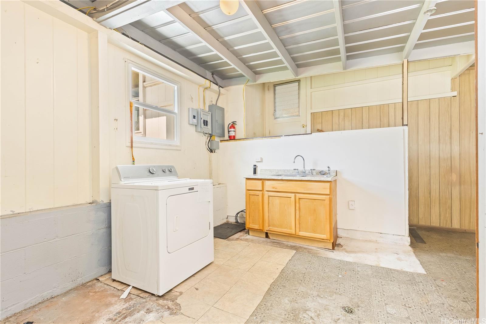 Photo 16 of 25