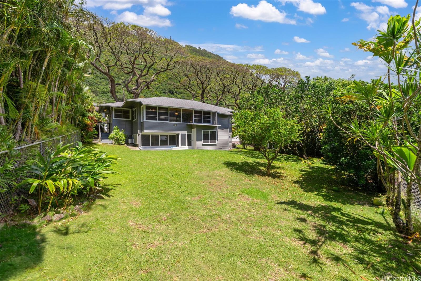 2947 Manoa Road