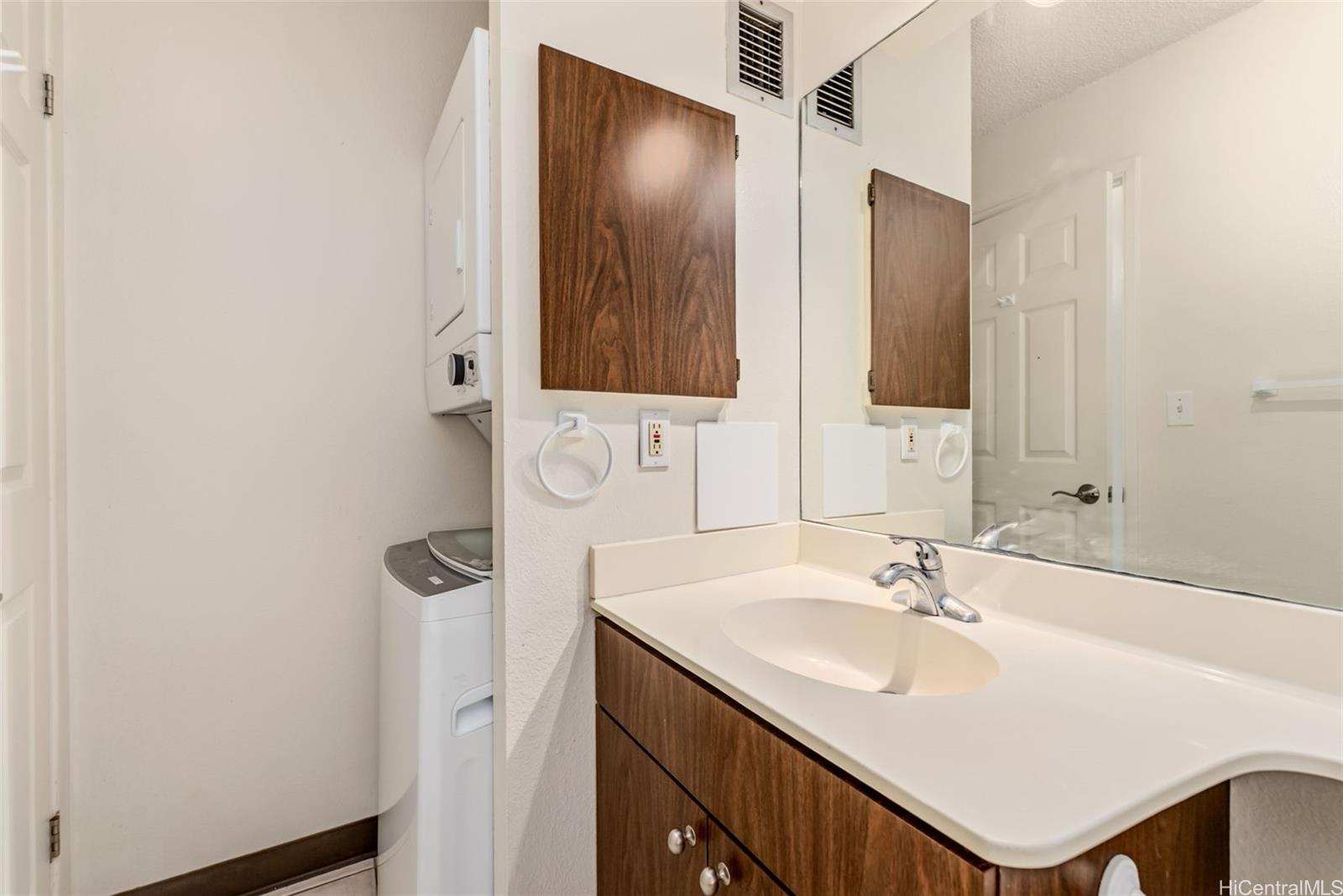 Photo 11 of 23