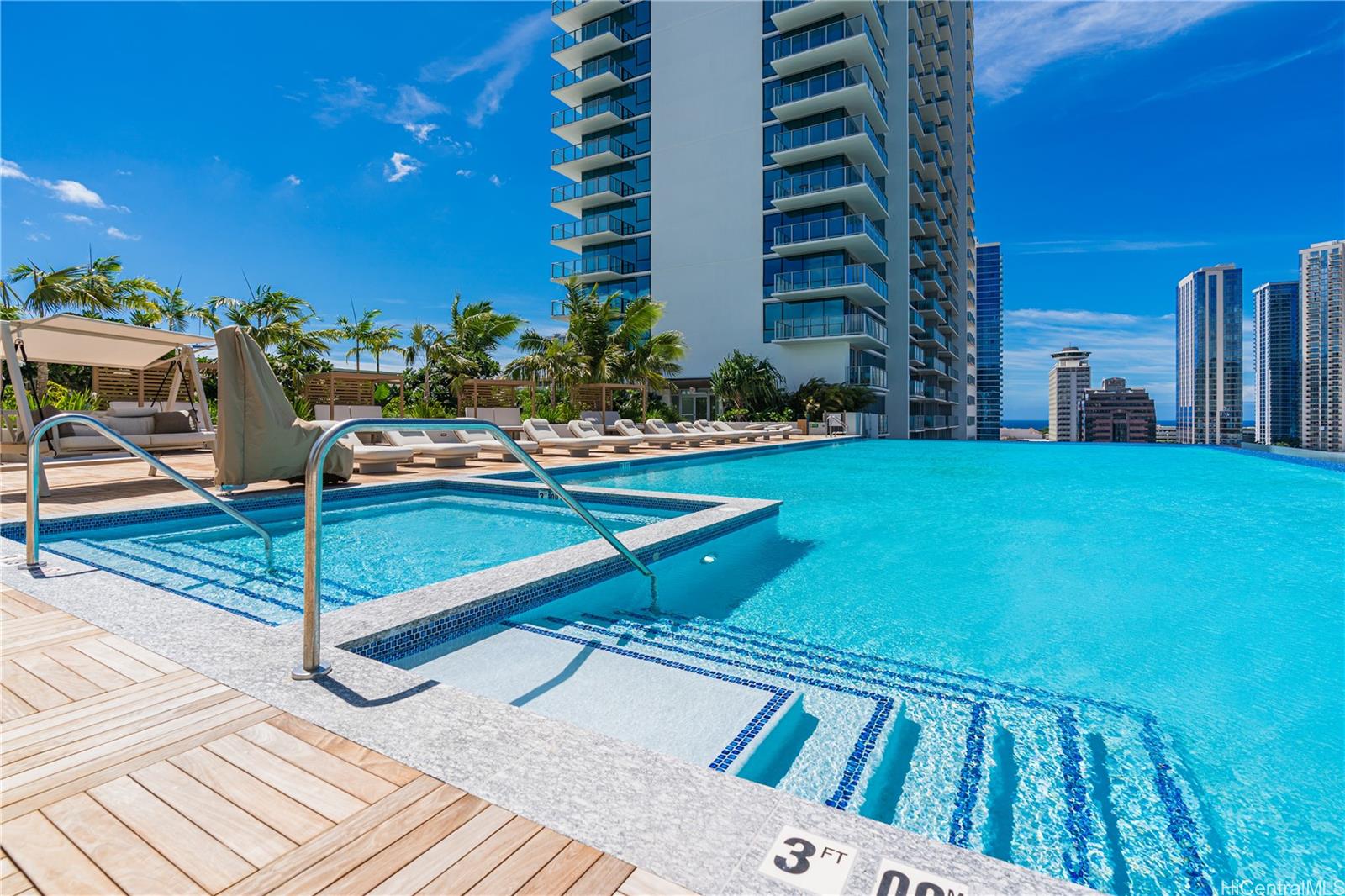 1515 Liona Street  Unit 708