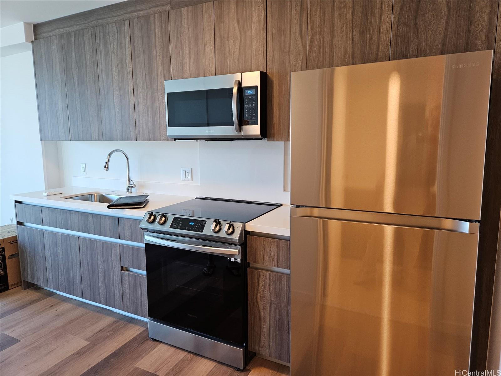1515 Liona Street  Unit 1008