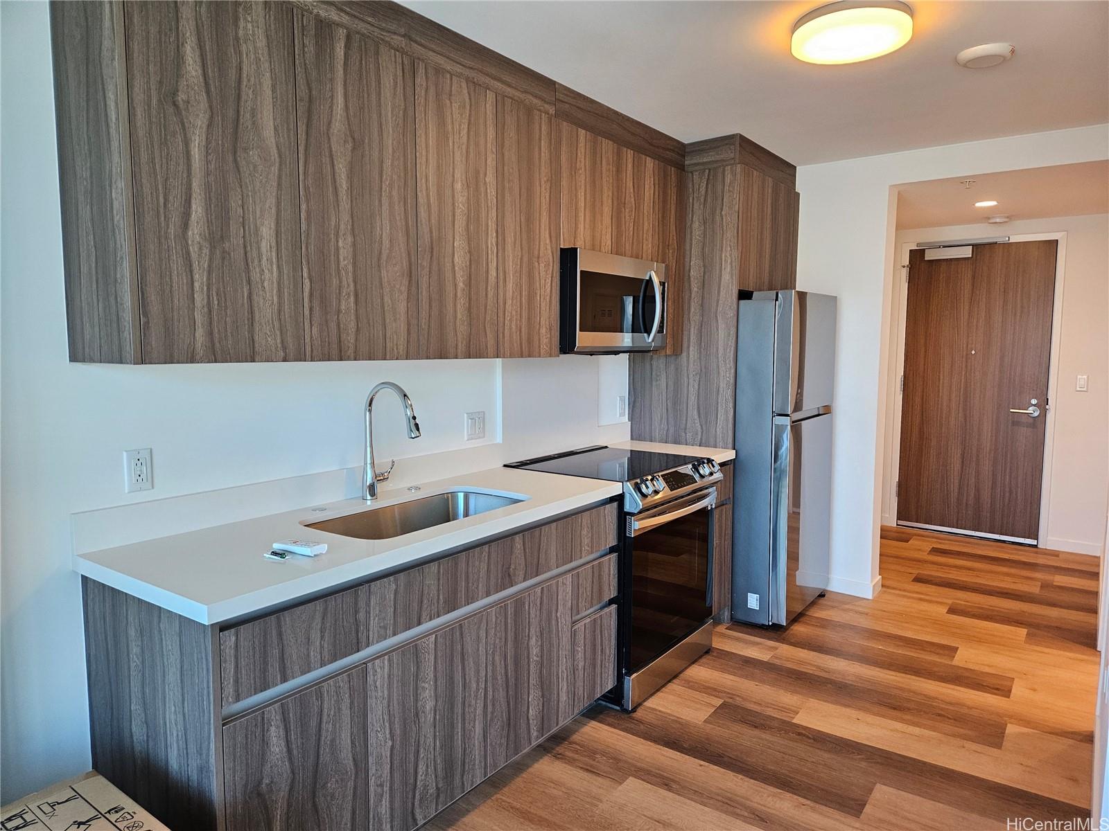 1515 Liona Street  Unit 1008