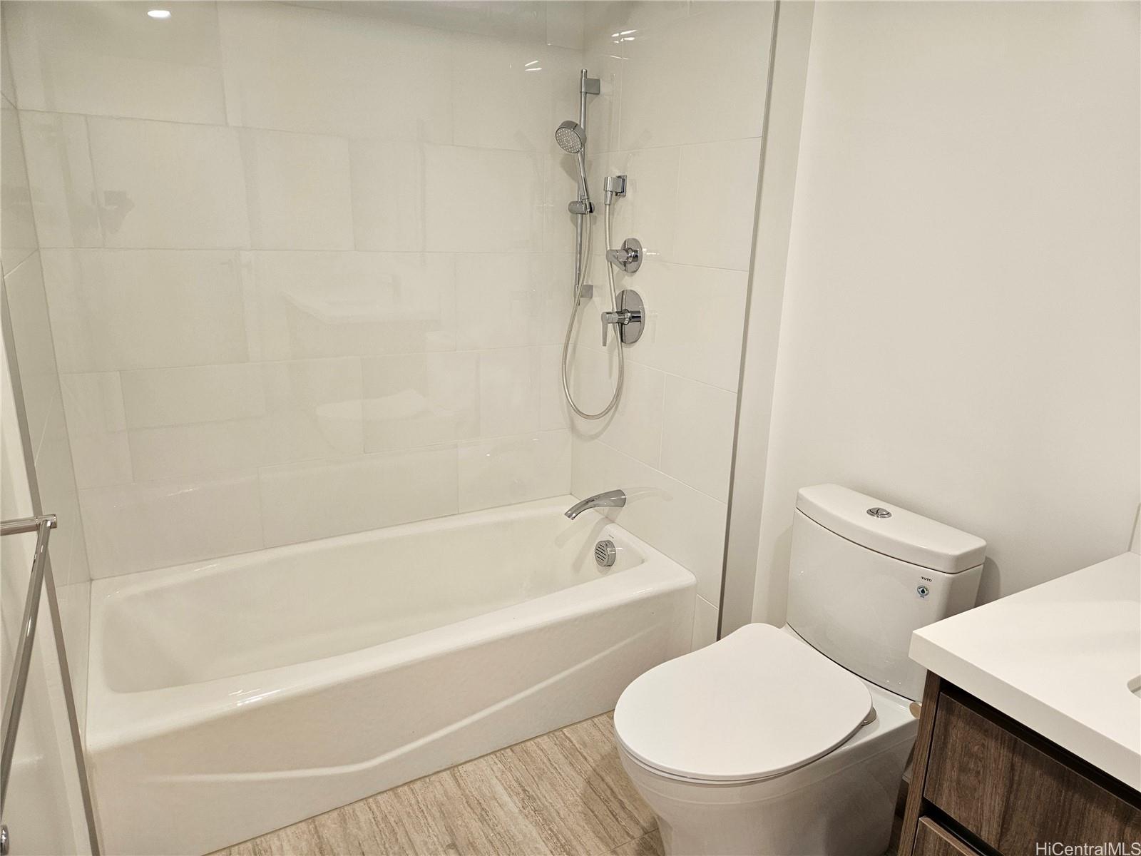 1515 Liona Street  Unit 1008