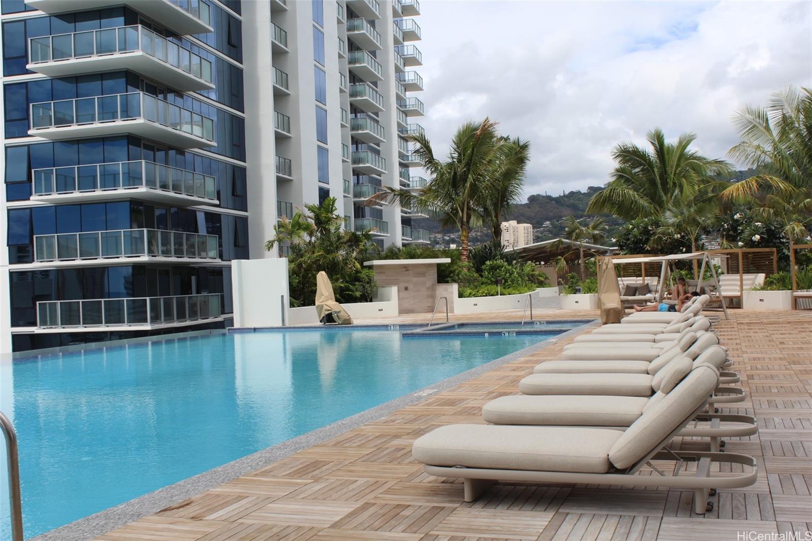 1515 Liona Street  Unit 1008