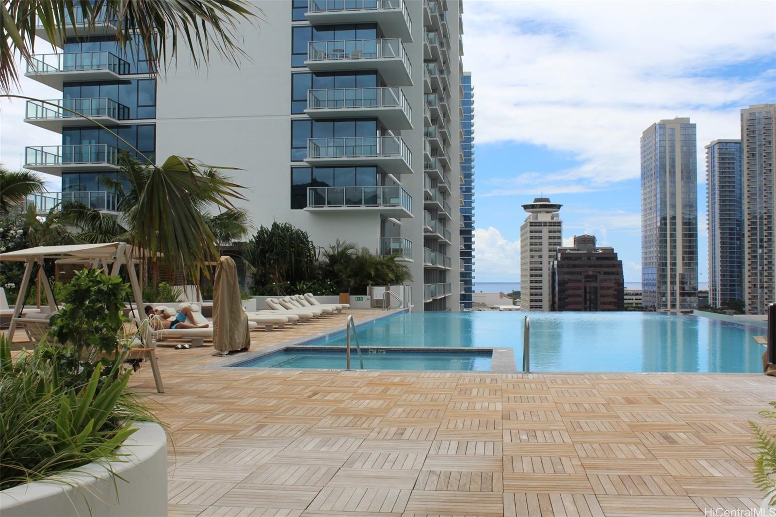 1515 Liona Street  Unit 1008