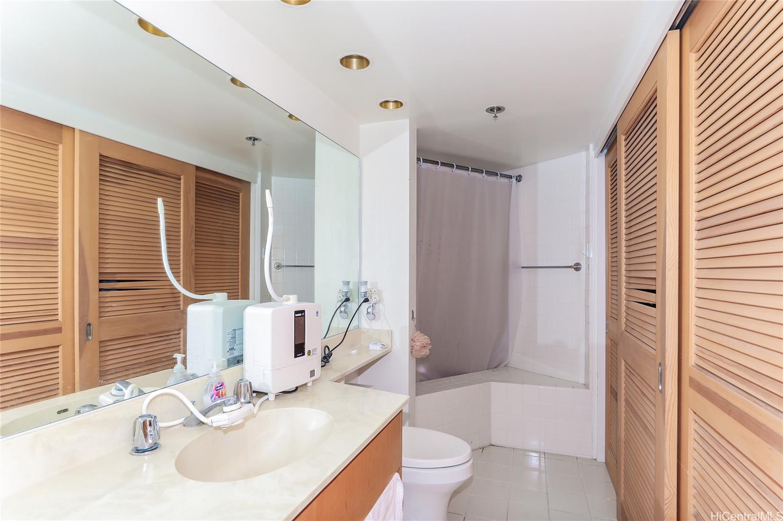 583 Kamoku Street  Unit DH1001
