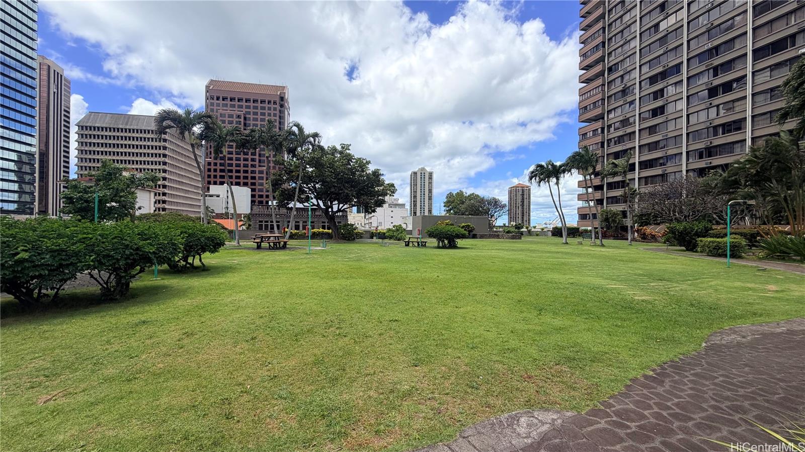 55 S Kukui Street  Unit D208