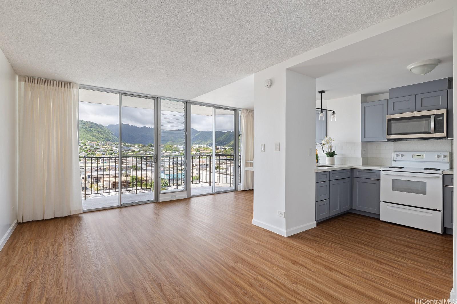 2121 Algaroba Street 802