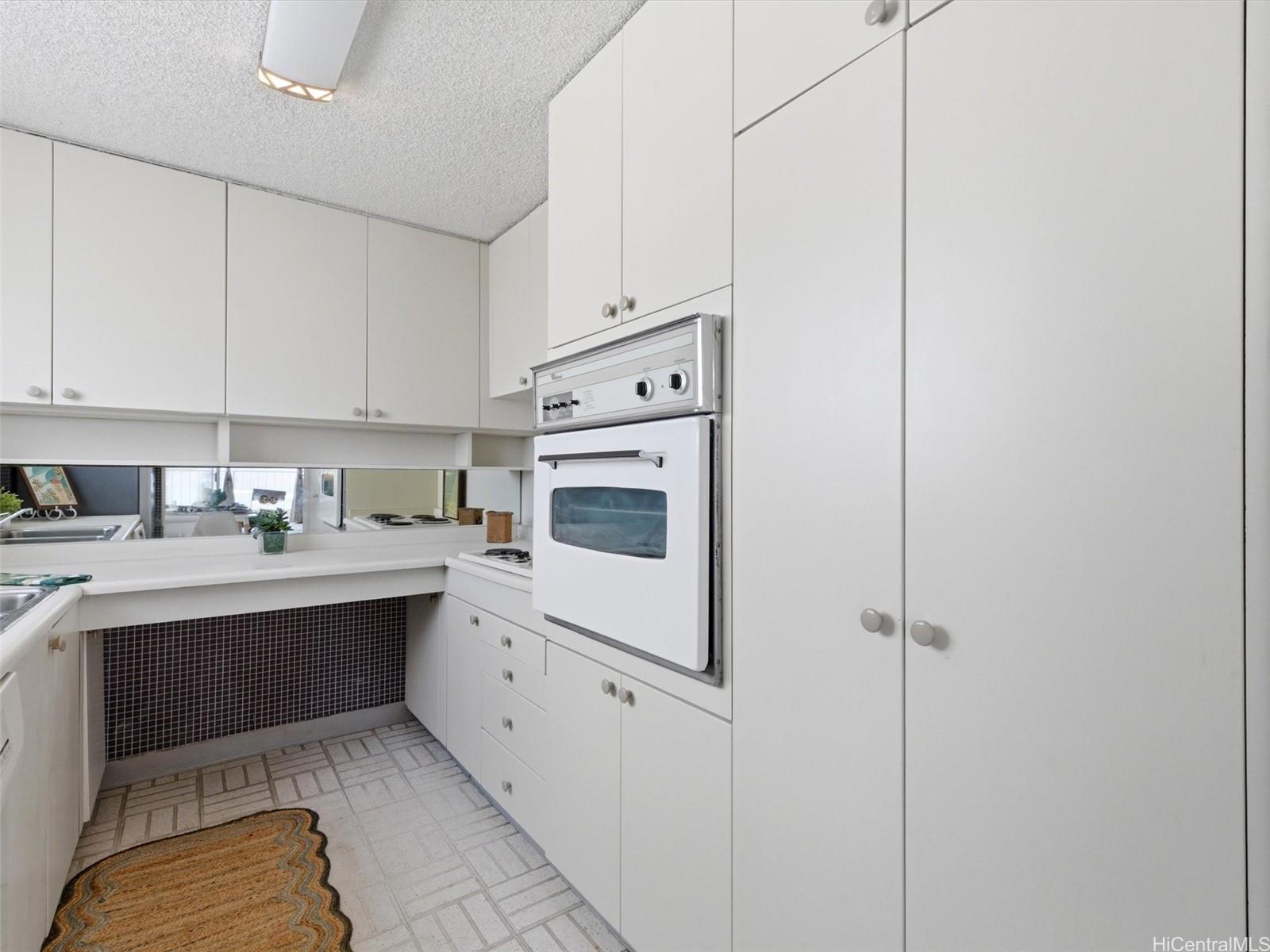 469 Ena Road  Unit 1901