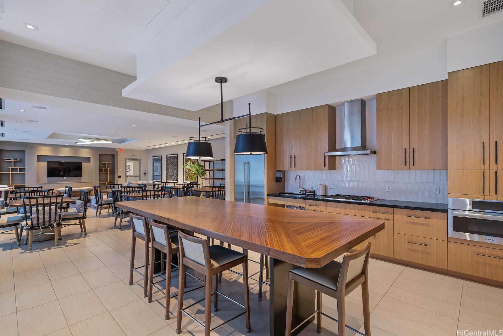 Photo 19 of 25