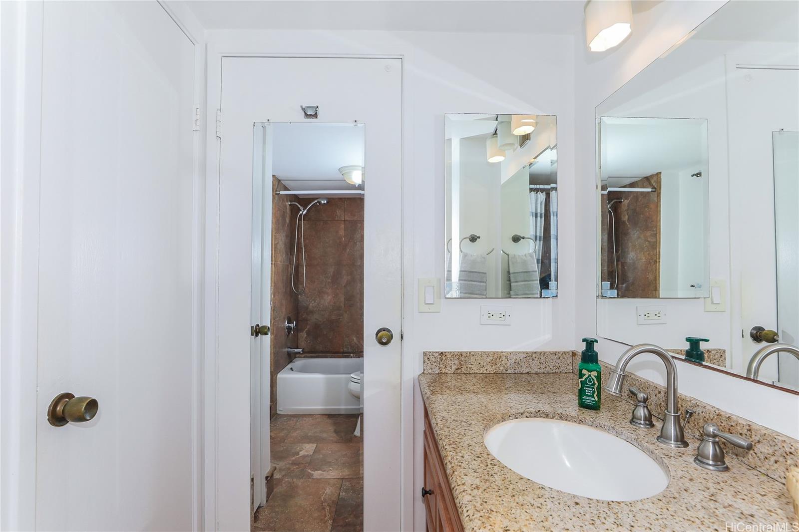 521 Hahaione Street  Unit 2/1F