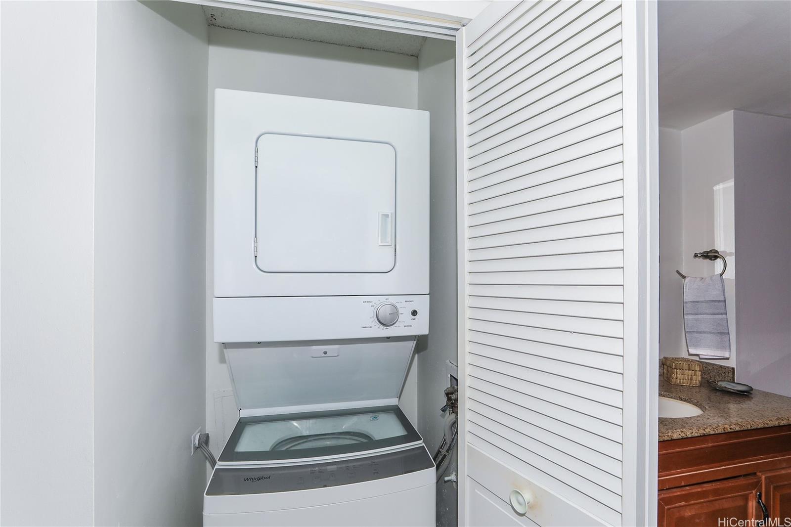 521 Hahaione Street  Unit 2/1F
