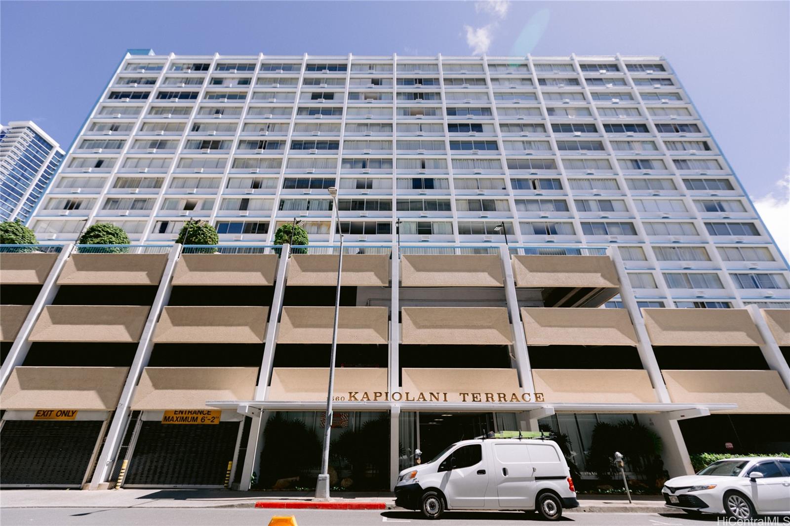 1560 Kanunu Street 617