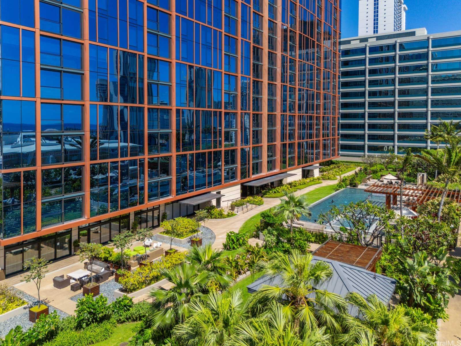 1555 Kapiolani Boulevard 2002