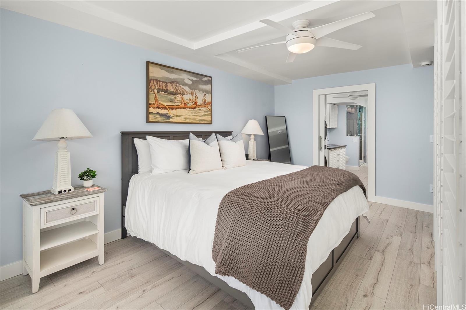 2895 Kalakaua Avenue  Unit 1402