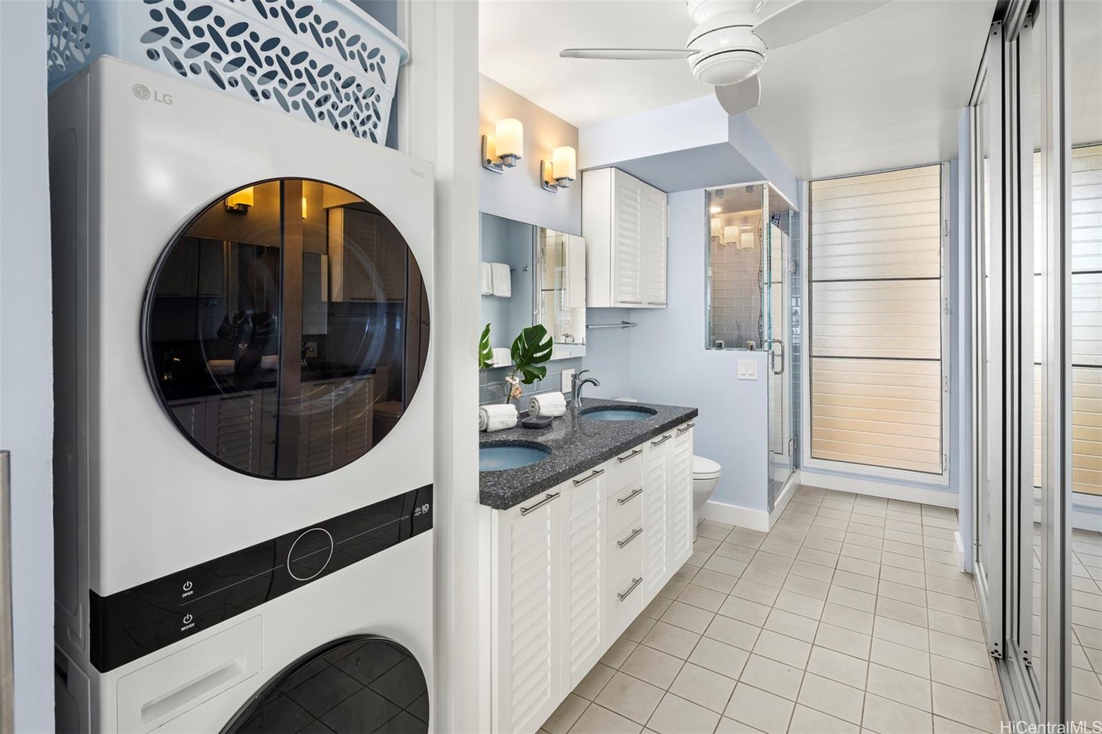 2895 Kalakaua Avenue  Unit 1402