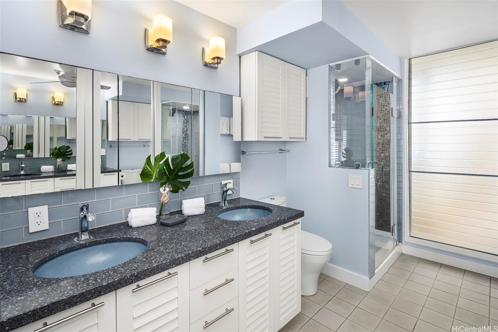 2895 Kalakaua Avenue  Unit 1402