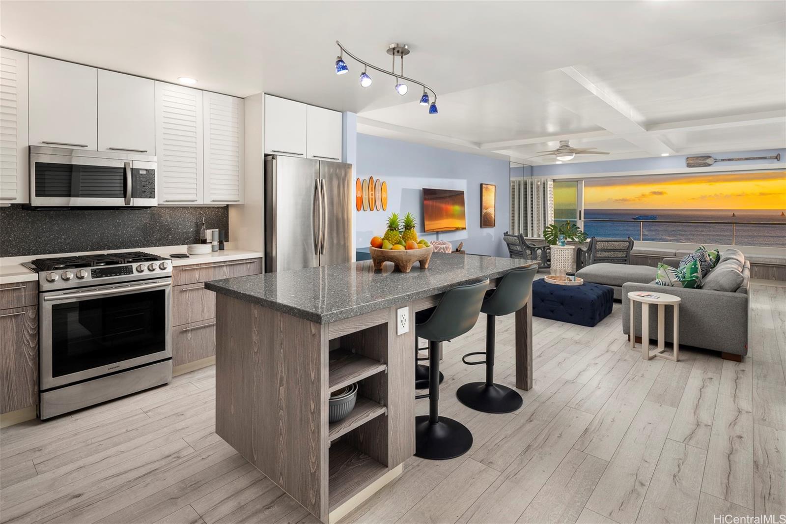 2895 Kalakaua Avenue  Unit 1402