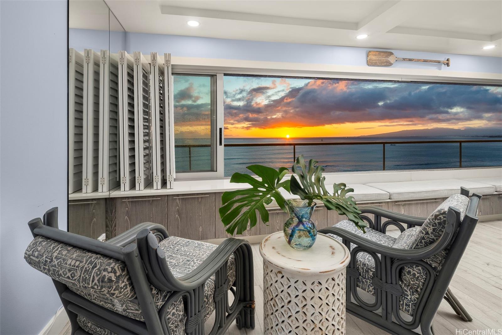 2895 Kalakaua Avenue  Unit 1402