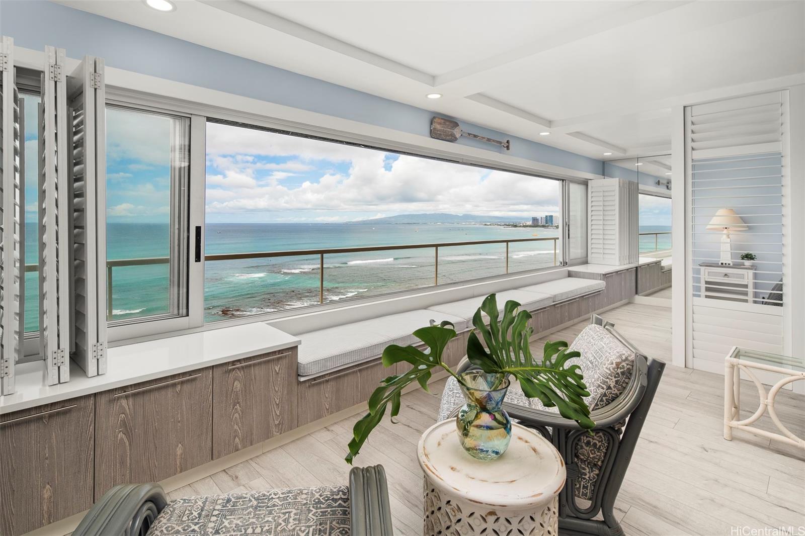 2895 Kalakaua Avenue  Unit 1402