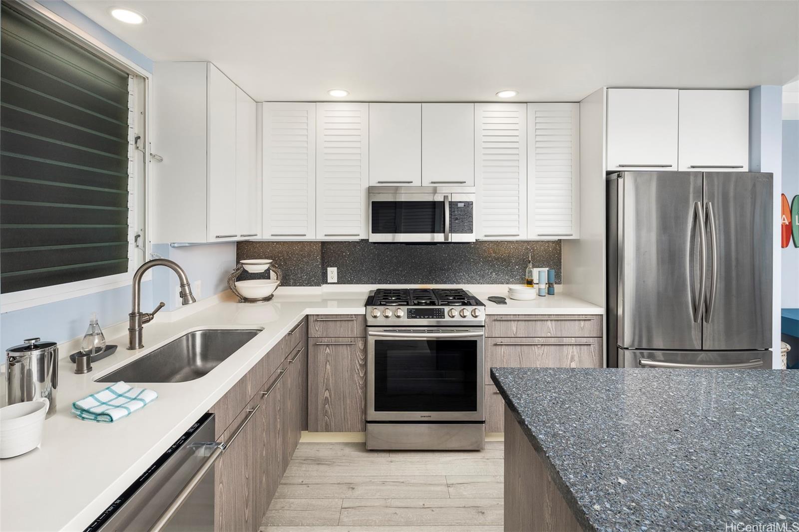 2895 Kalakaua Avenue  Unit 1402