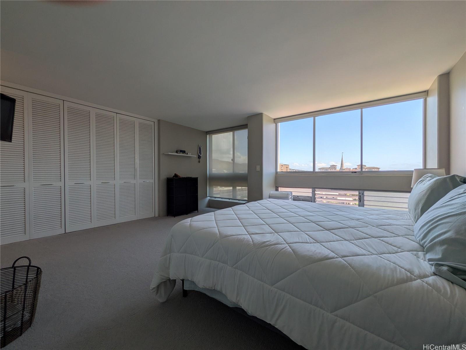 1212 Punahou Street  Unit 1206