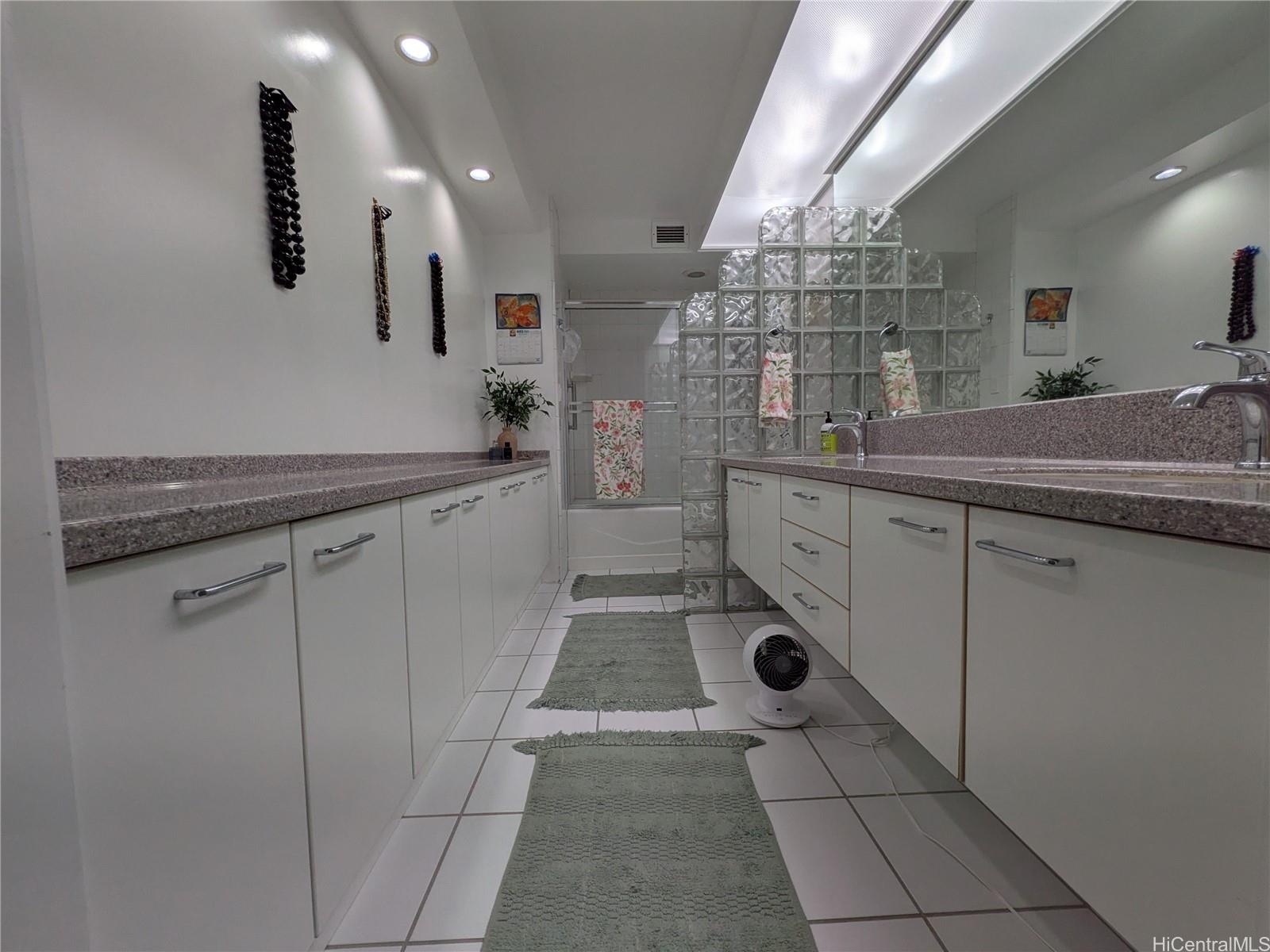 1212 Punahou Street  Unit 1206