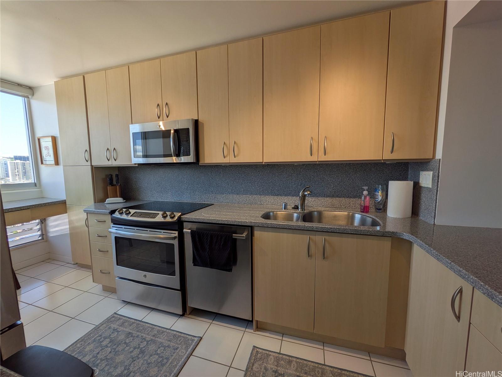 1212 Punahou Street  Unit 1206