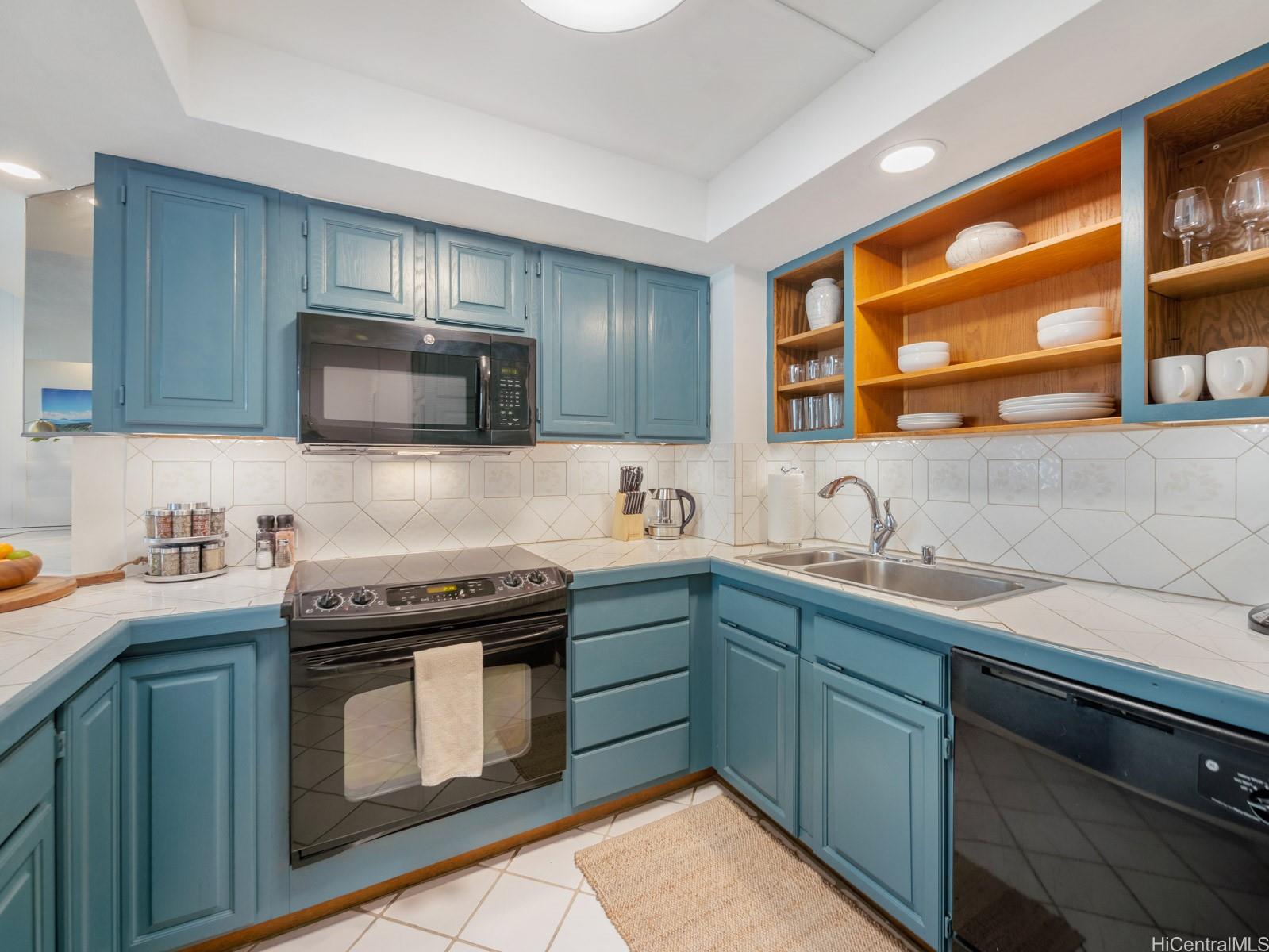2500 Kalakaua Avenue  Unit 503
