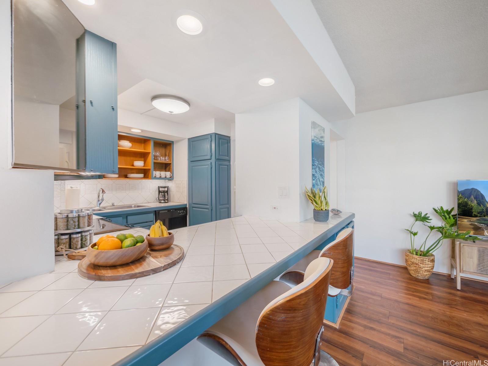 2500 Kalakaua Avenue  Unit 503