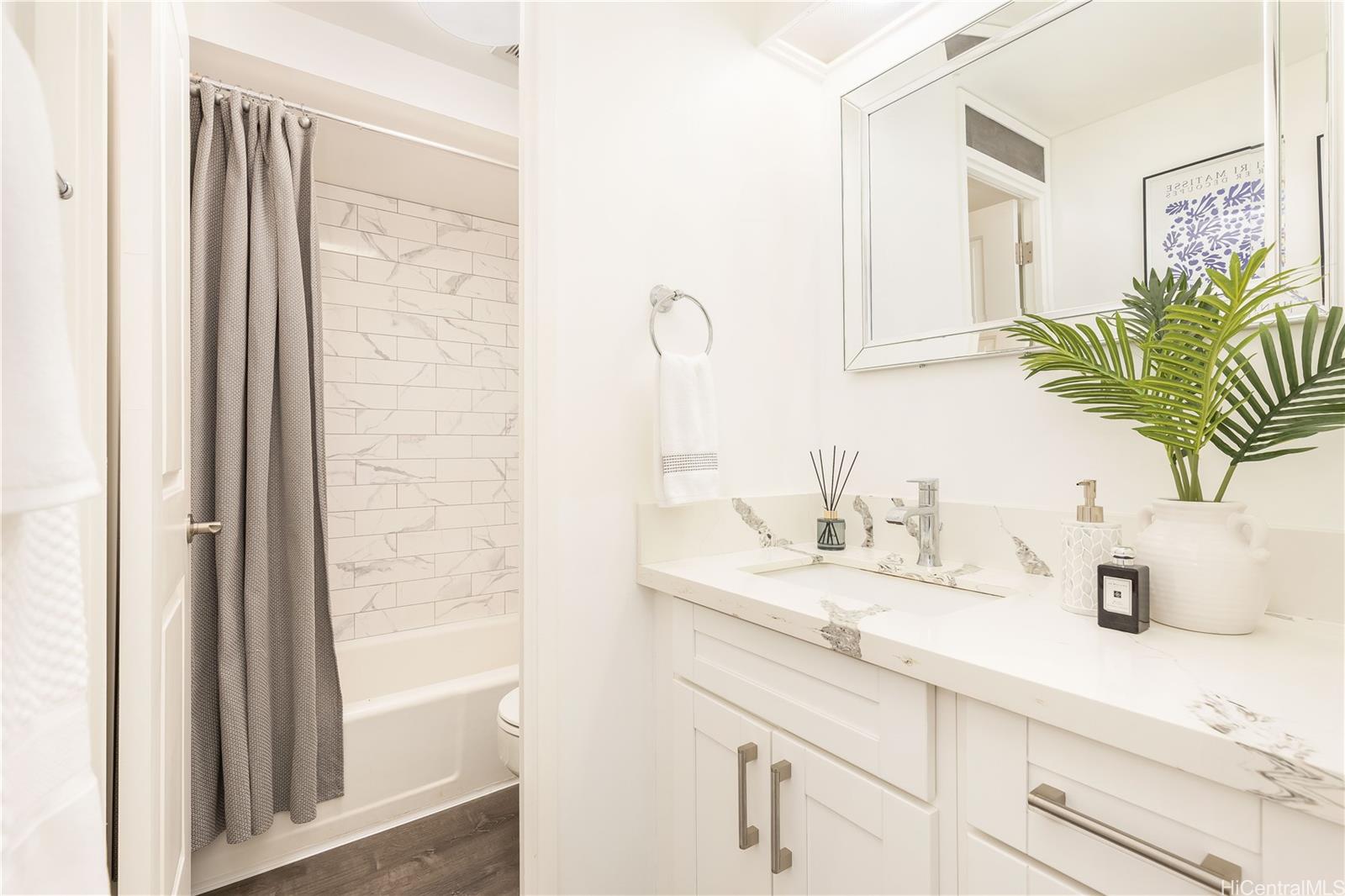 225 Queen Street  Unit 25C