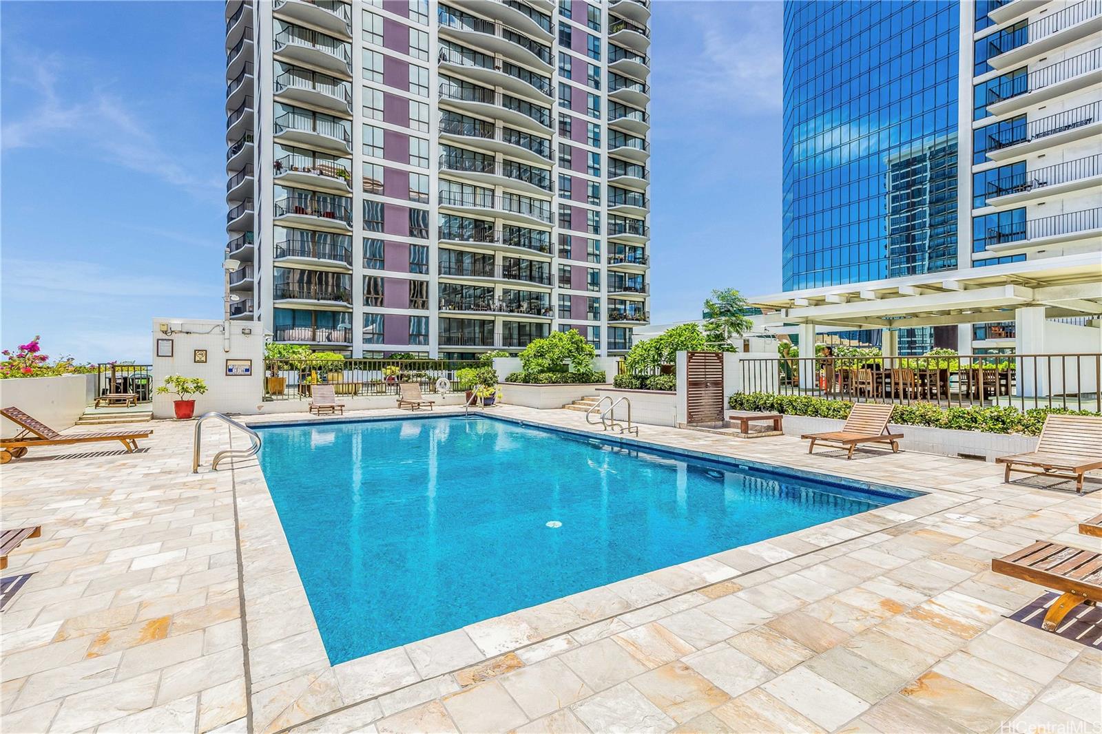 225 Queen Street  Unit 25C