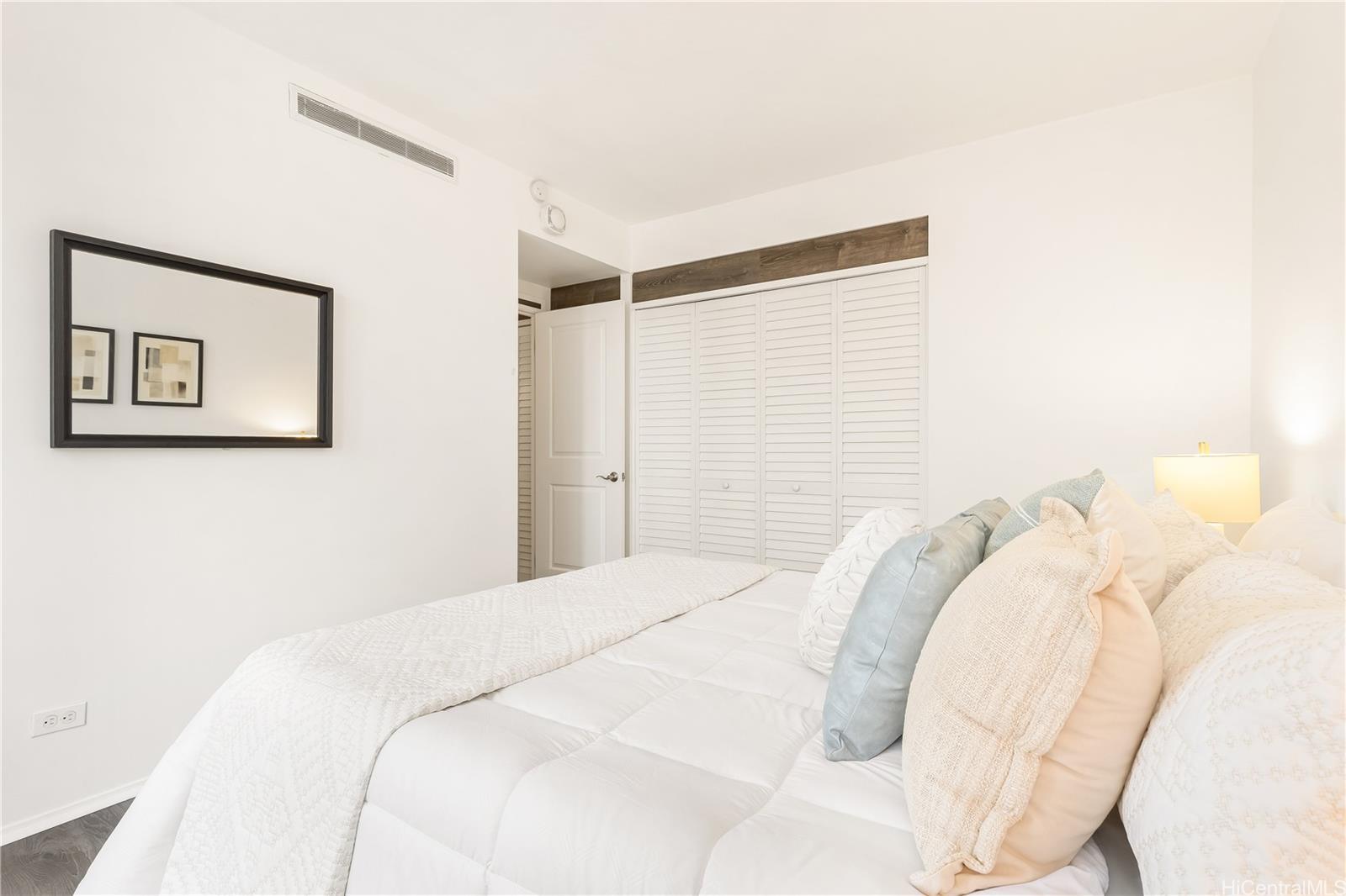 225 Queen Street  Unit 25C