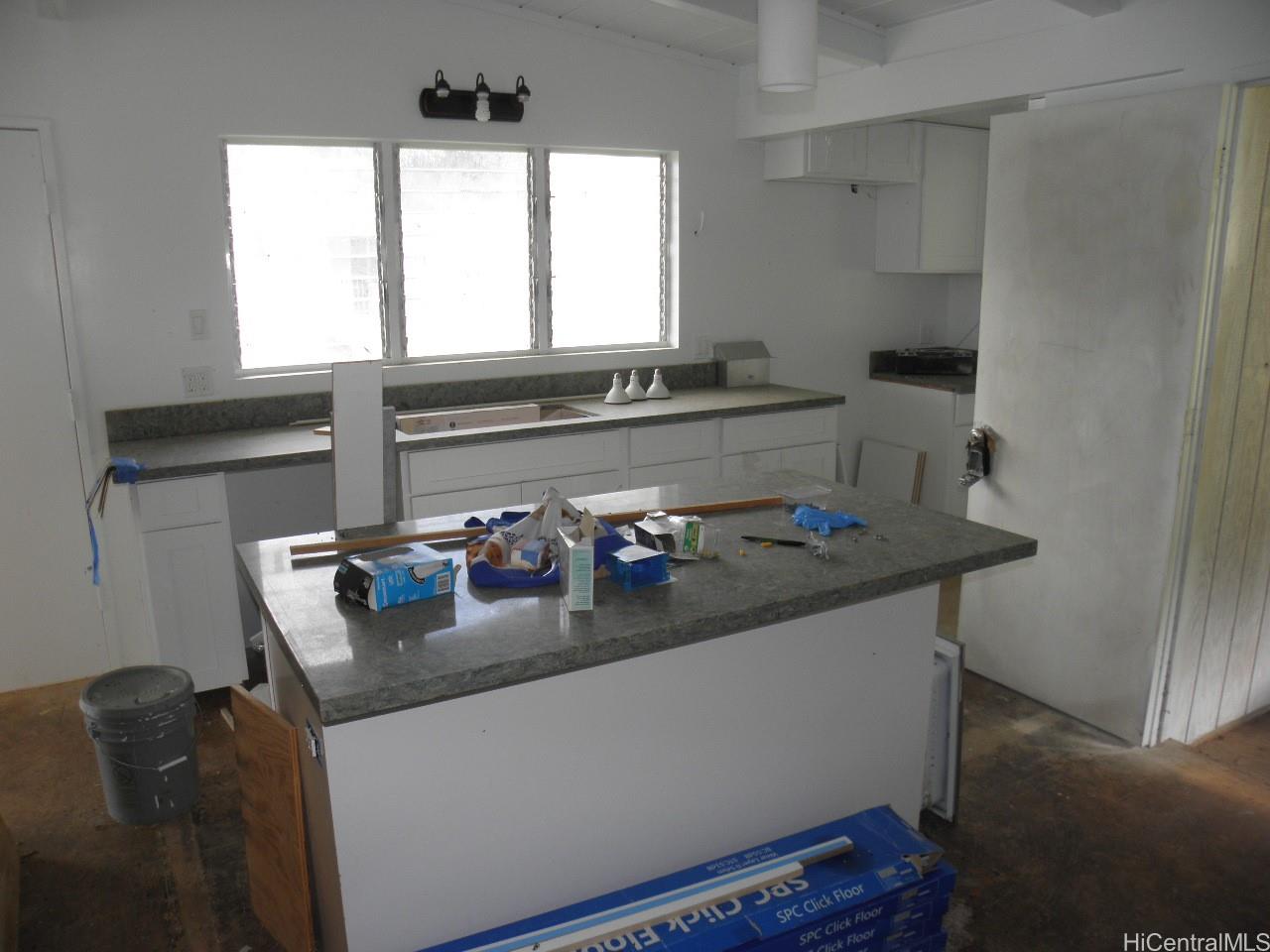 Photo 5 of 9